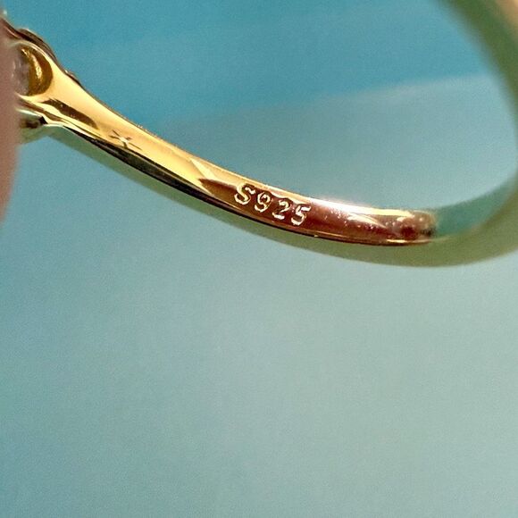 Radiance Reimagined: 1.25ct Five-Stone Moissanite Ring in 14k Gold Vermeil Sz 6 - Picture 6 of 8